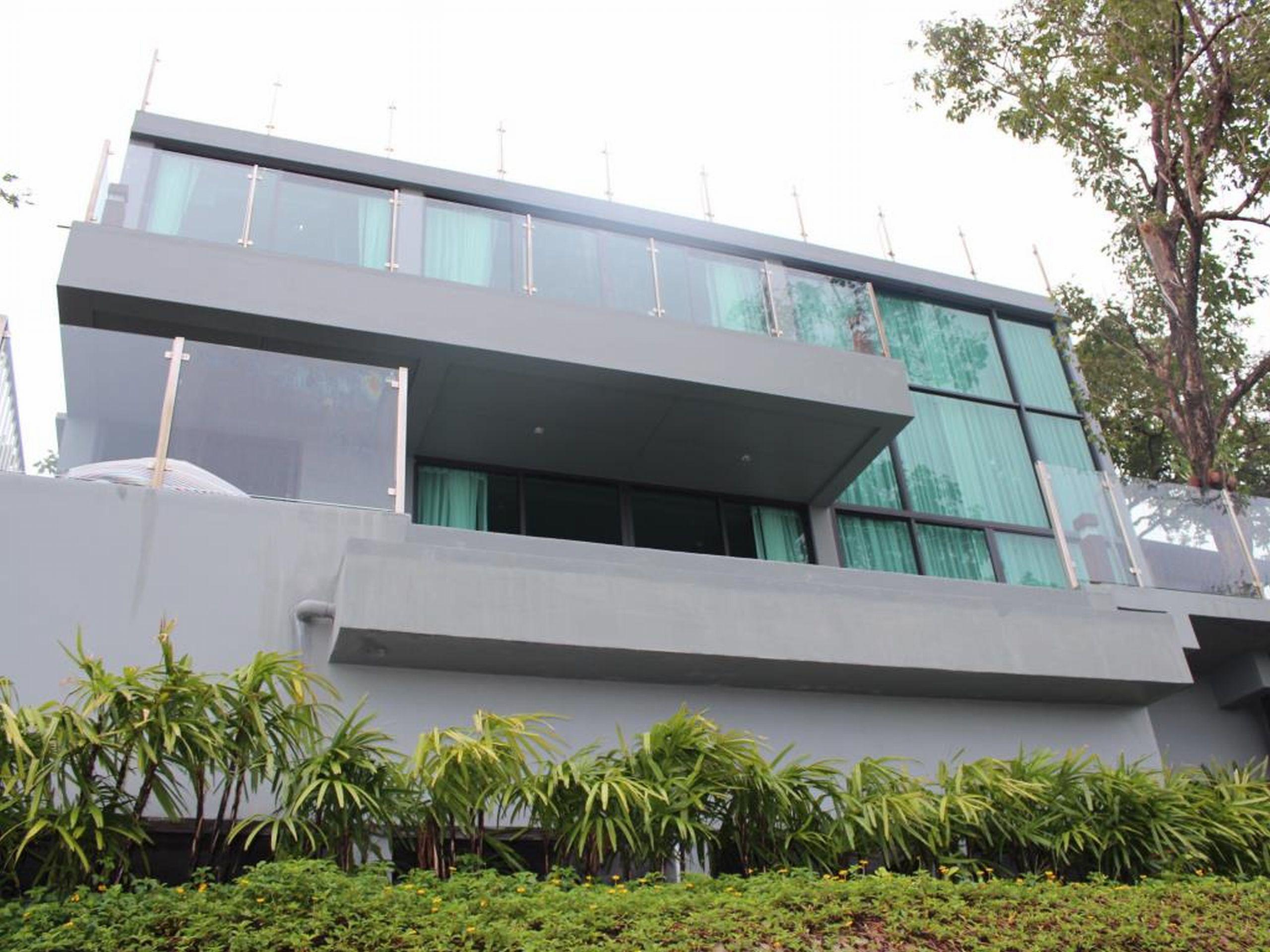 โรงแรมสันติ์สุริย์ ภูเก็ต Nai Harn